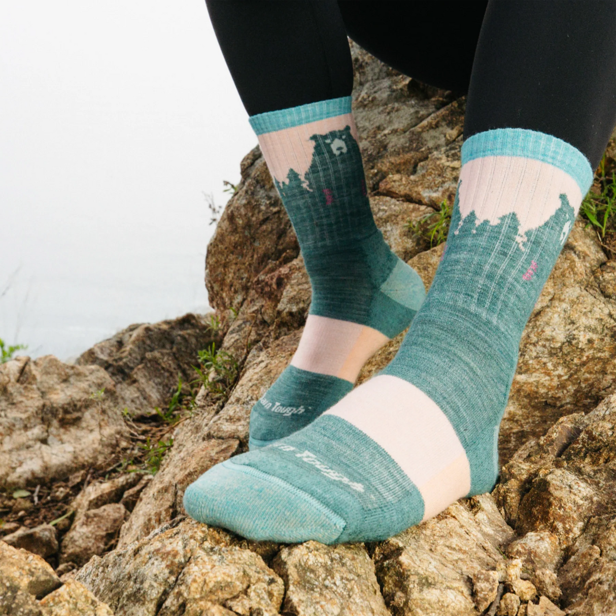 Darn Tough Beartown Lightweight Cushion Crew Sock (Women) - Quartz Accessories - Socks - Performance - The Heel Shoe Fitters