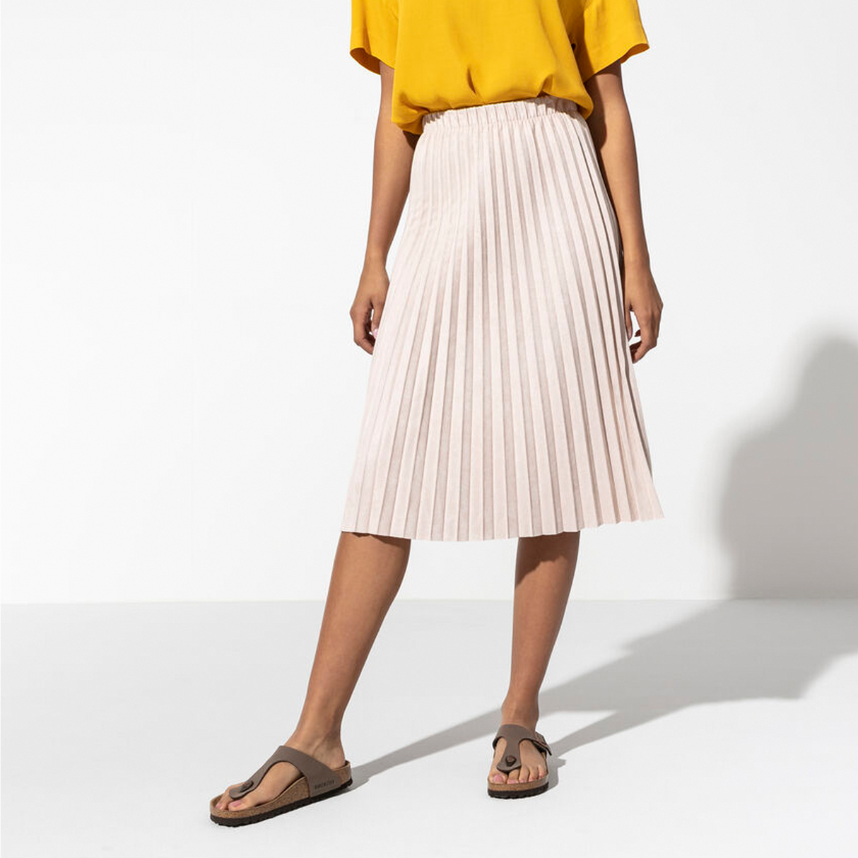 Birkenstock Gizeh Sandal (Women) - Mocha Birkibuc Sandal - Thong - The Heel Shoe Fitters