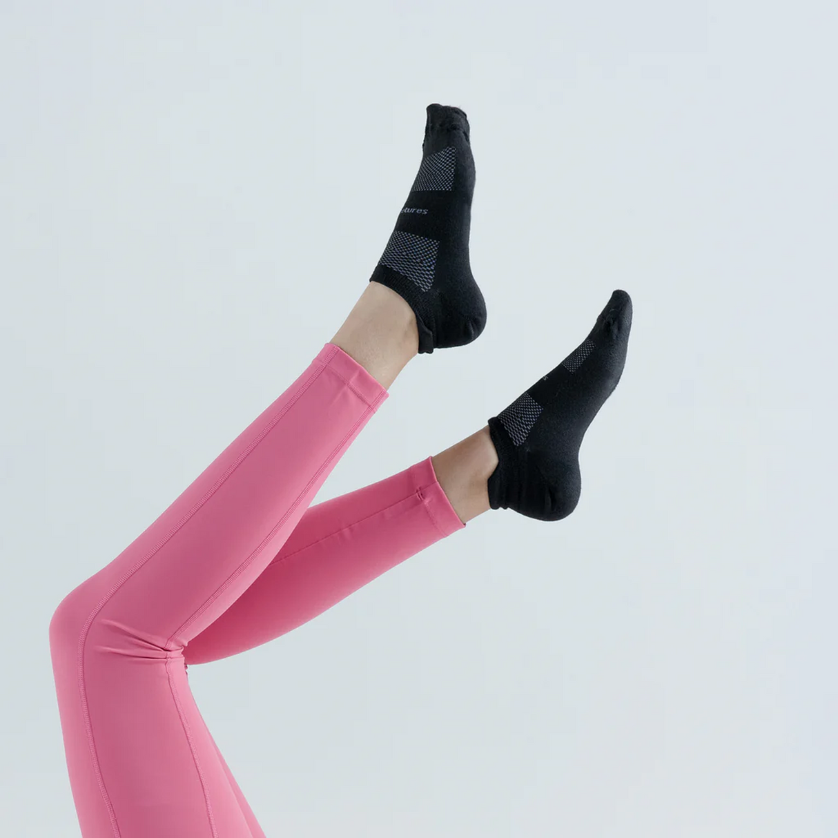 Feetures FA5501 High Performance Ultra Light No Show Tab Sock (Unisex) - Black Accessories - Socks - Performance - The Heel Shoe Fitters