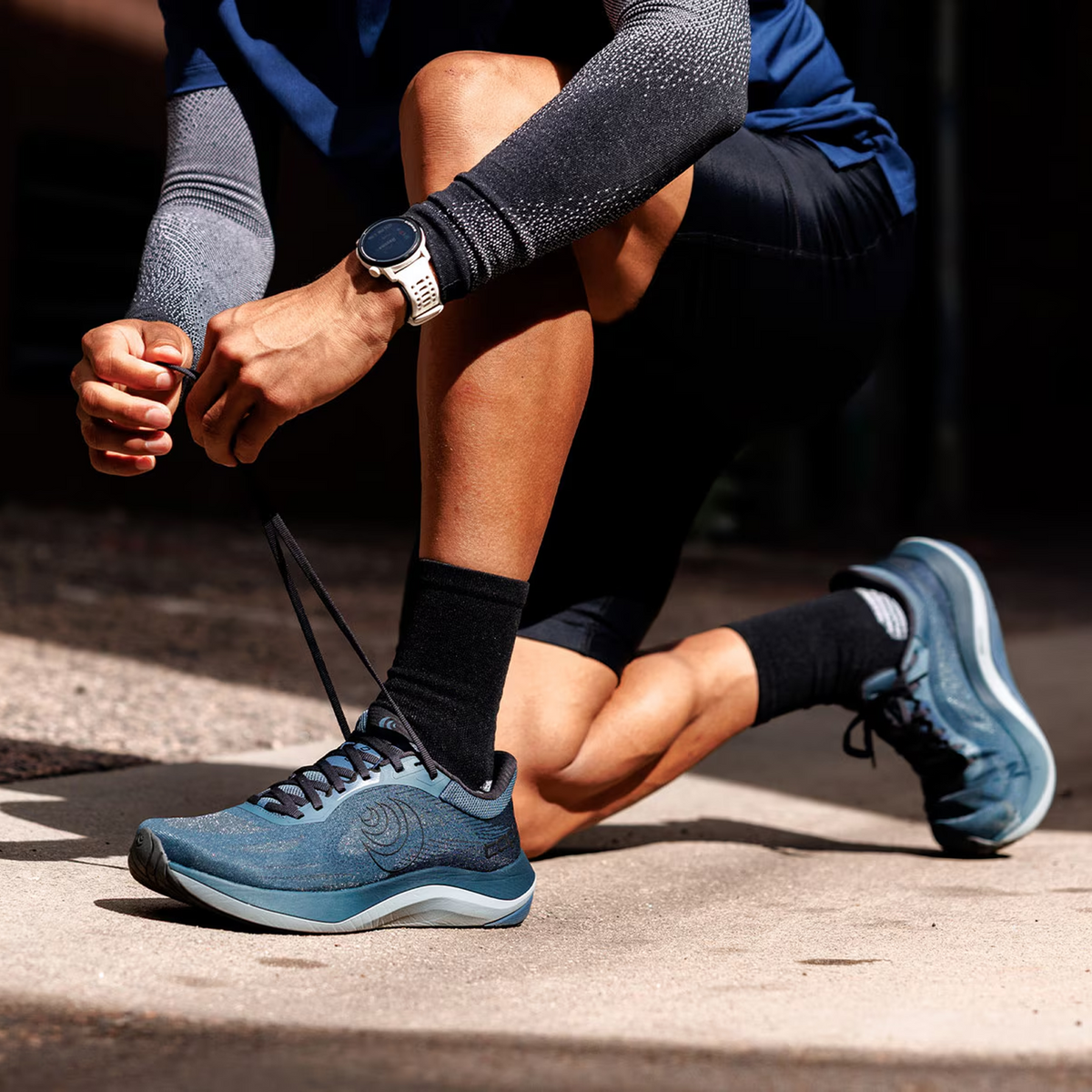 Topo Ultrafly 6 Running Shoe (Men) - Stone/Grey
