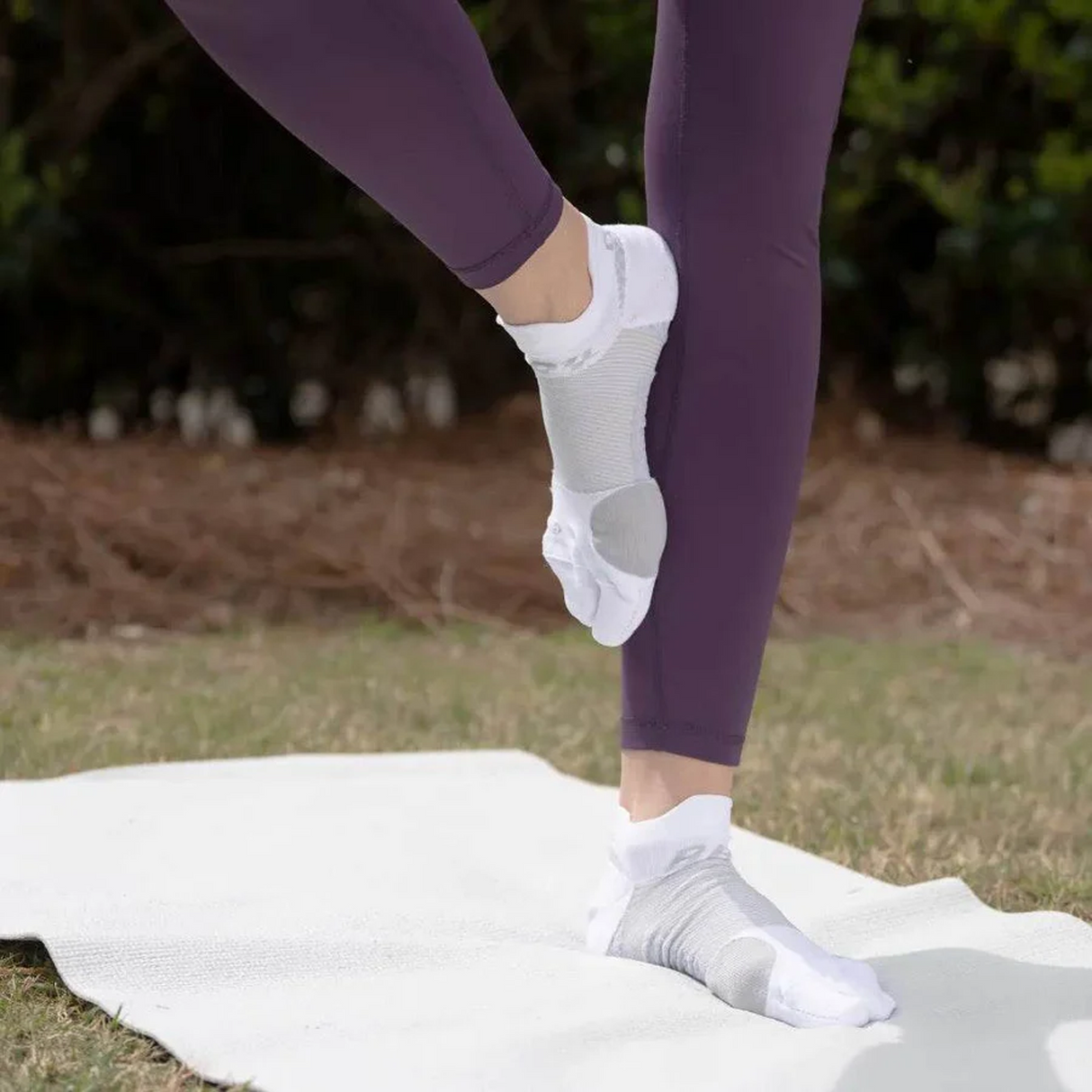 OS1st BR4 Bunion Relief No Show Sock (Unisex) - White Accessories - Socks - Performance - The Heel Shoe Fitters