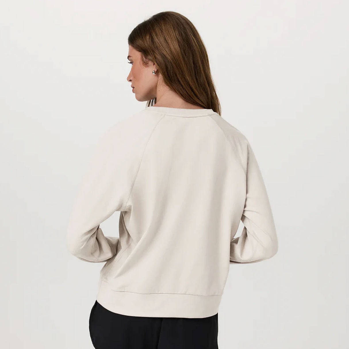 Vuori Halo Long Sleeve Crew (Women) - Ecru Heather Apparel - Top - Sweatshirt - The Heel Shoe Fitters