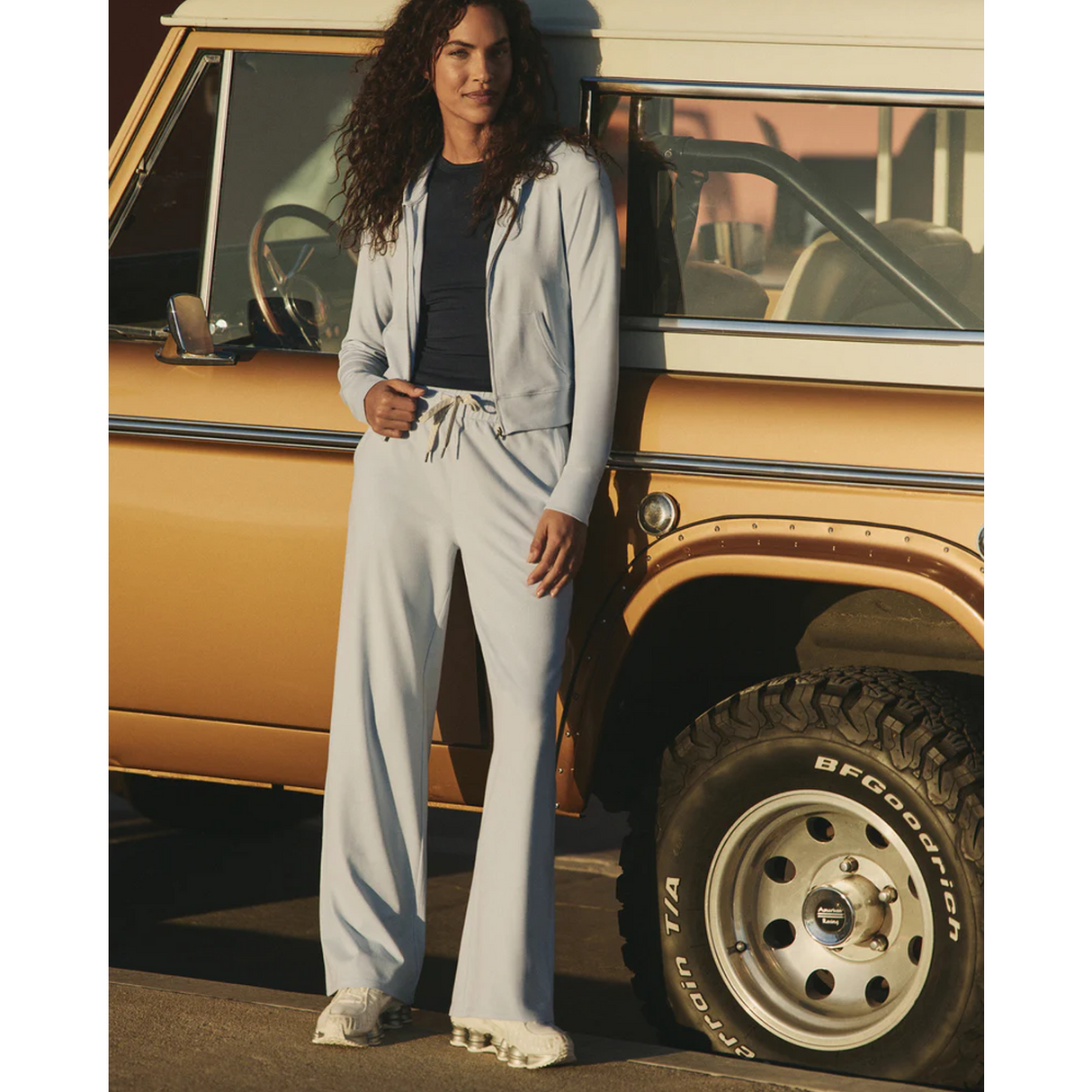 Vuori Halo Essential Wideleg Pant (Women) - Soft Sky Heather Apparel - Bottom - Pant - The Heel Shoe Fitters