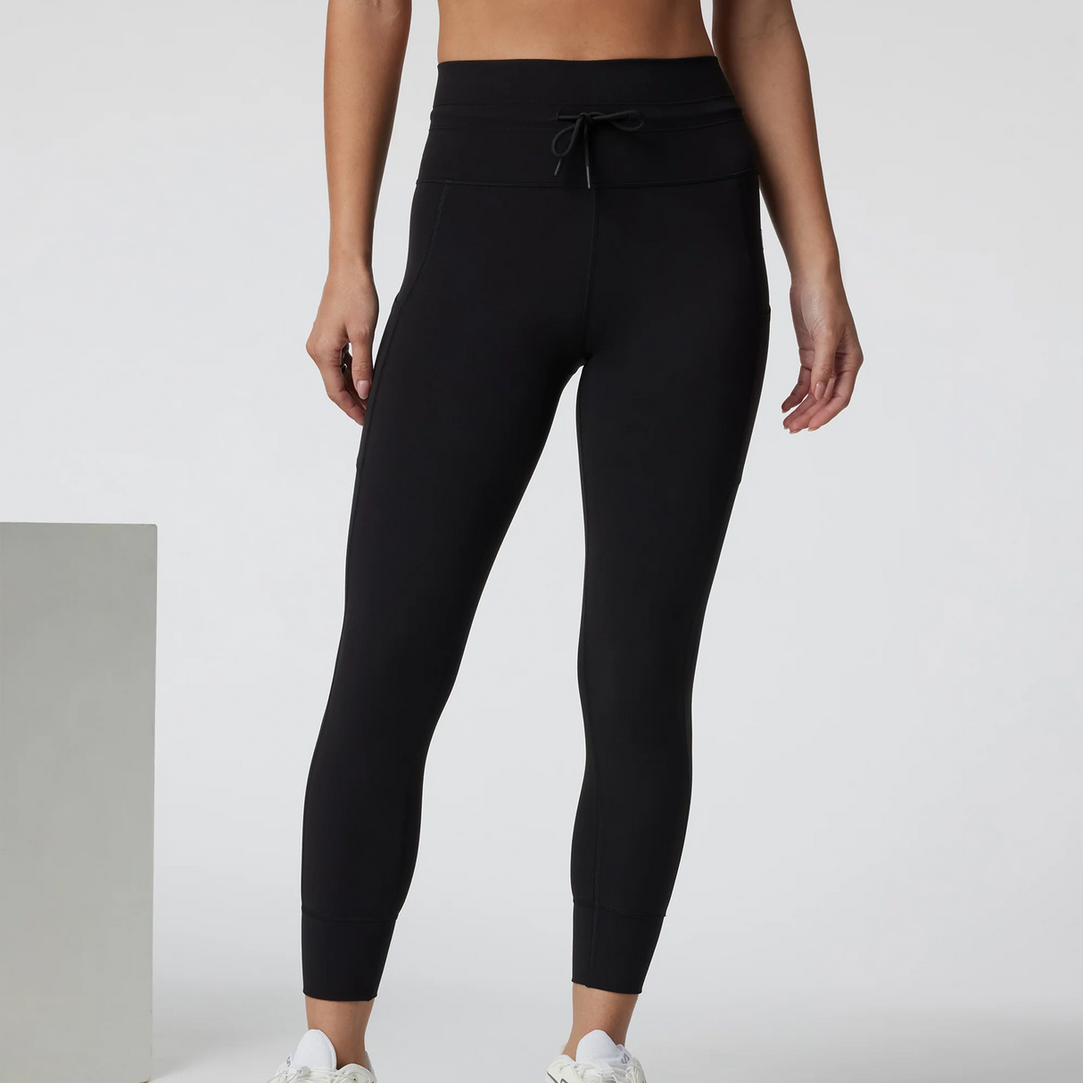 Vuori Daily Pocket Legging (Women) - Black Apparel - Bottom - Pant - The Heel Shoe Fitters