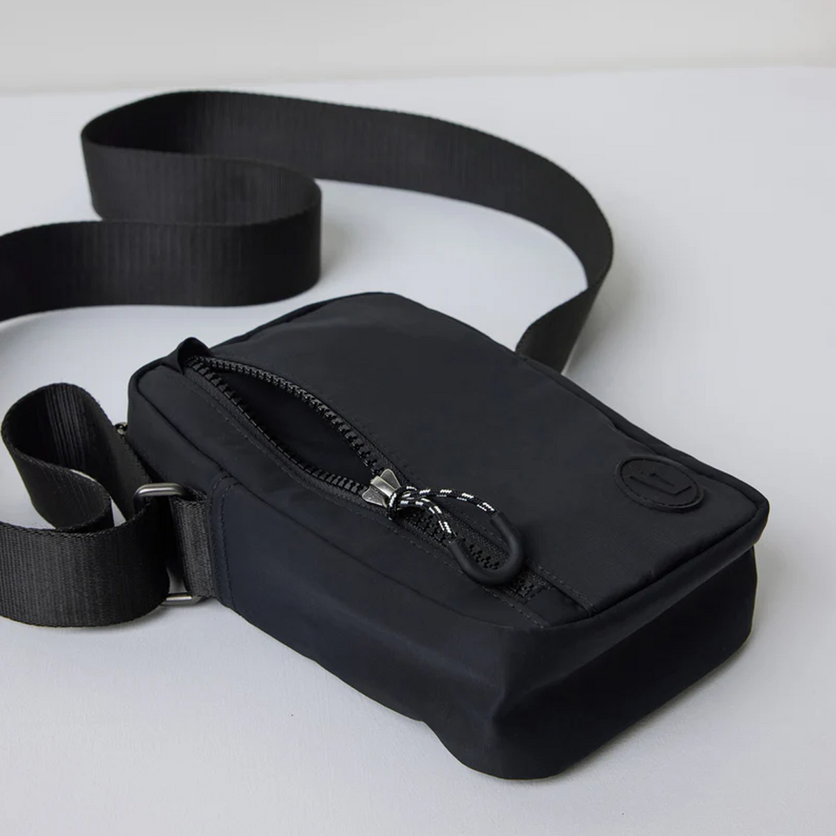 Vuori All Around Crossbody Bag - Black Accessories - Bags - Crossbody - The Heel Shoe Fitters