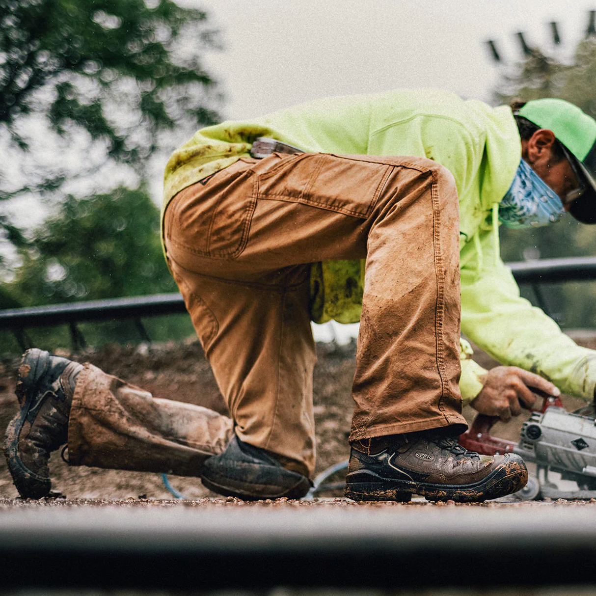 Keen Utility Targhee IV Mid Waterproof Carbon Toe Work Boot (Men) - Dark Earth/Black Boots - Work - 8" - Composite Toe - The Heel Shoe Fitters