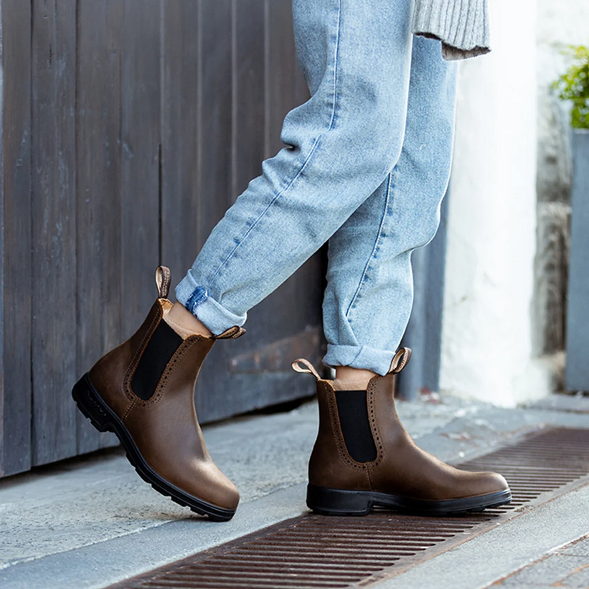 Blundstone 2151 High Top Chelsea Boot (Women) - Antique Brown