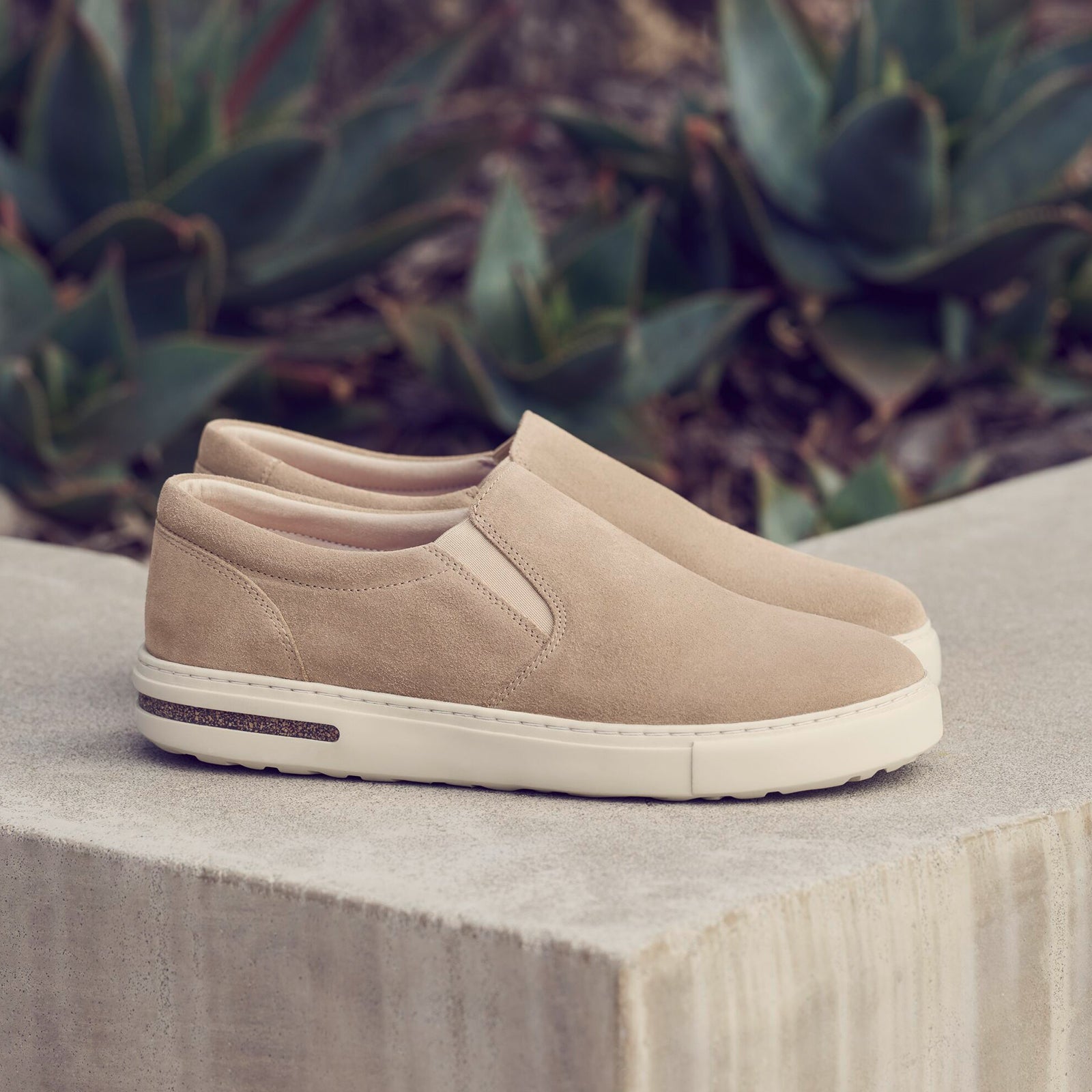 BIRKENSTOCK Oswego スニーカー 39 トープ Birkenstock Oswego Narrow Slip On Sneaker (Women) - Taupe Suede