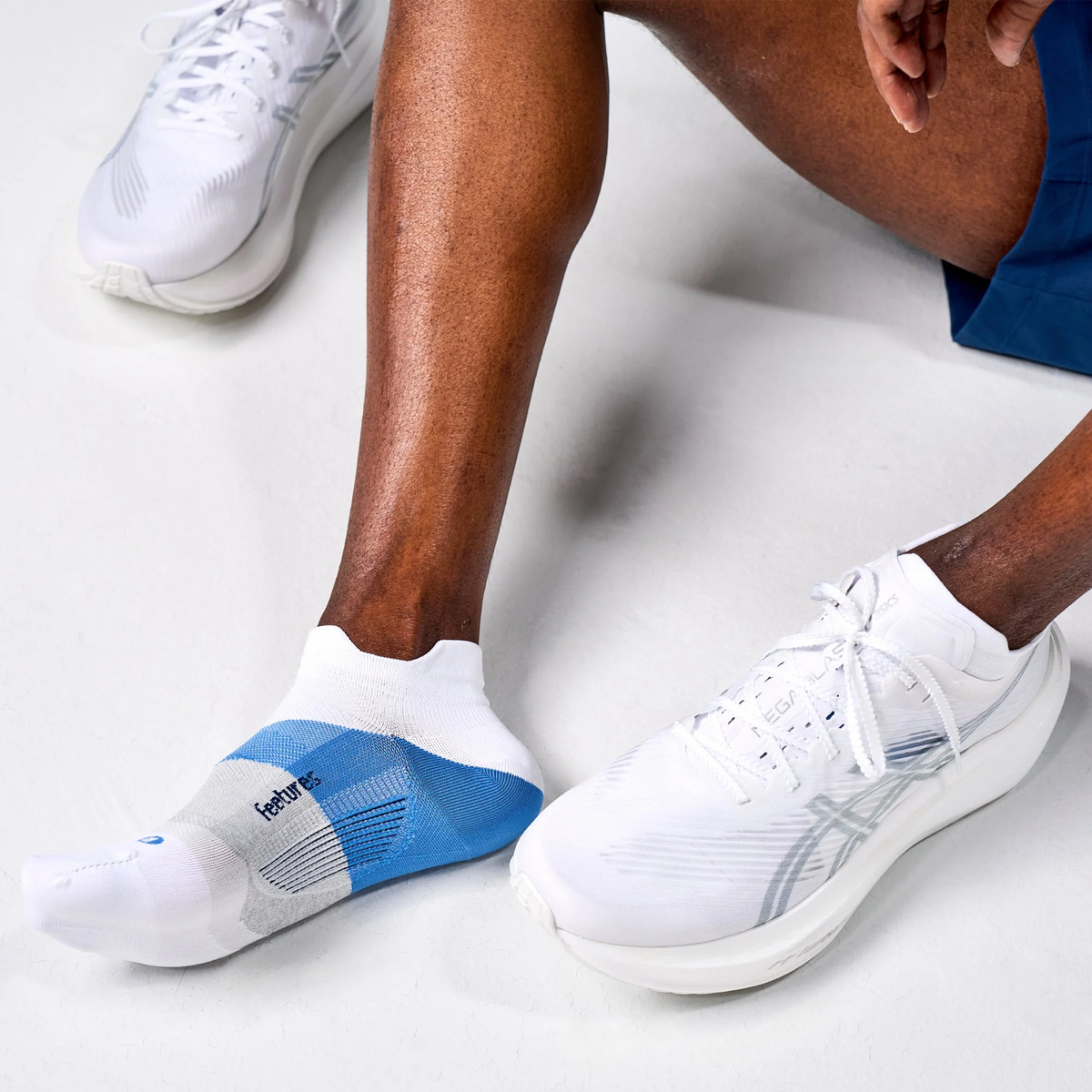 Feetures Elite Ultra Light No Show Tab (Unisex) - White Tide