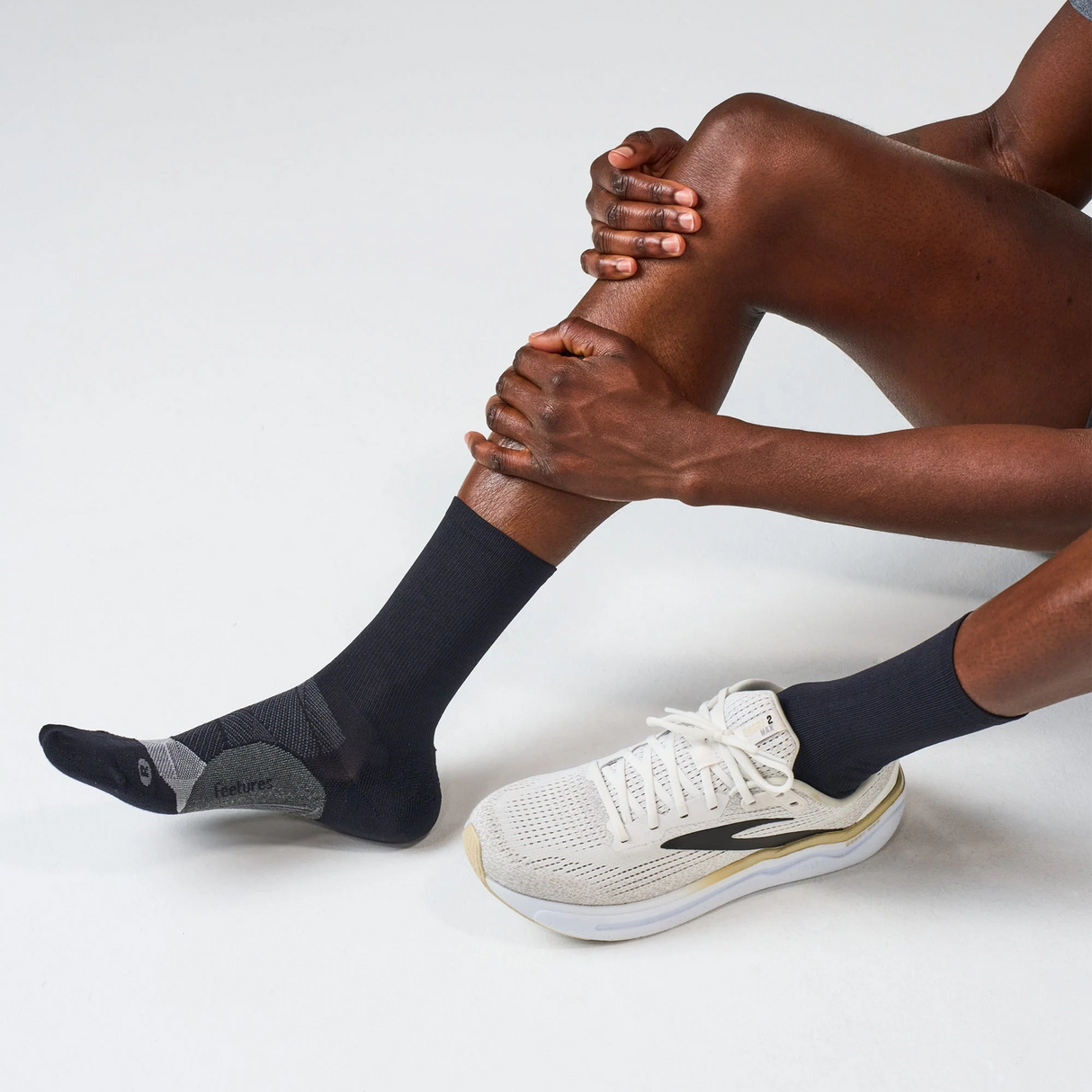Feetures Elite Light Cushion Crew Sock (Unisex) - Black Accessories - Socks - Performance - The Heel Shoe Fitters
