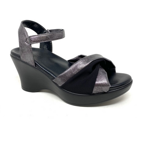 Akaishi Miwa Wedge Sandal (Women) Sandal - Heel/Wedge - The Heel Shoe Fitters