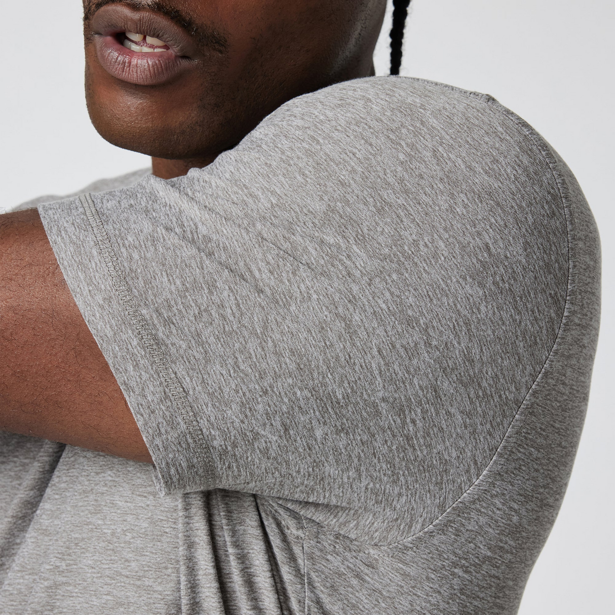 Vuori Strato Tech Tee (Men) - Heather Grey