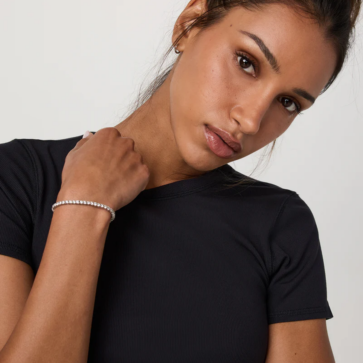 Vuori Pose Fitted Tee (Women) - Black Apparel - Top - ShortSleeve - The Heel Shoe Fitters