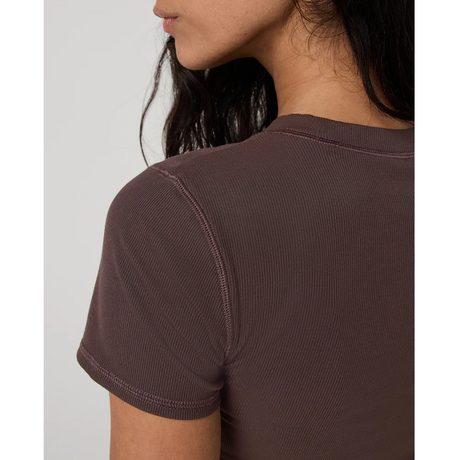 Vuori Pose Fitted Tee (Women) Apparel - Top - Short Sleeve - The Heel Shoe Fitters