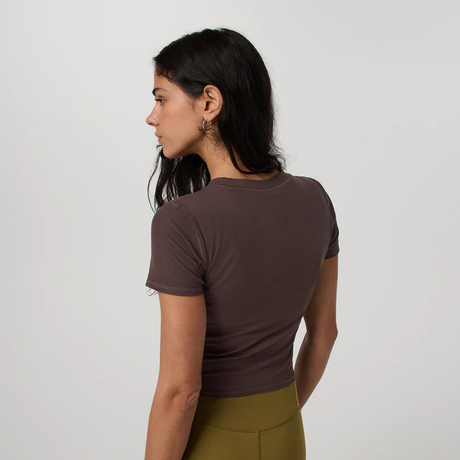 Vuori Pose Fitted Tee (Women) Apparel - Top - Short Sleeve - The Heel Shoe Fitters