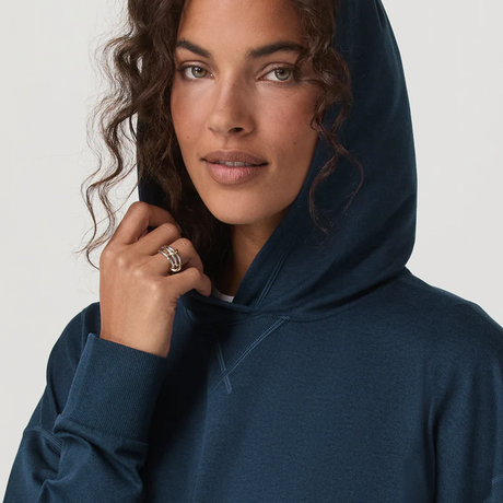 Vuori Halo Modern Pullover Hoodie (Women) Apparel - Top - Sweatshirt - The Heel Shoe Fitters