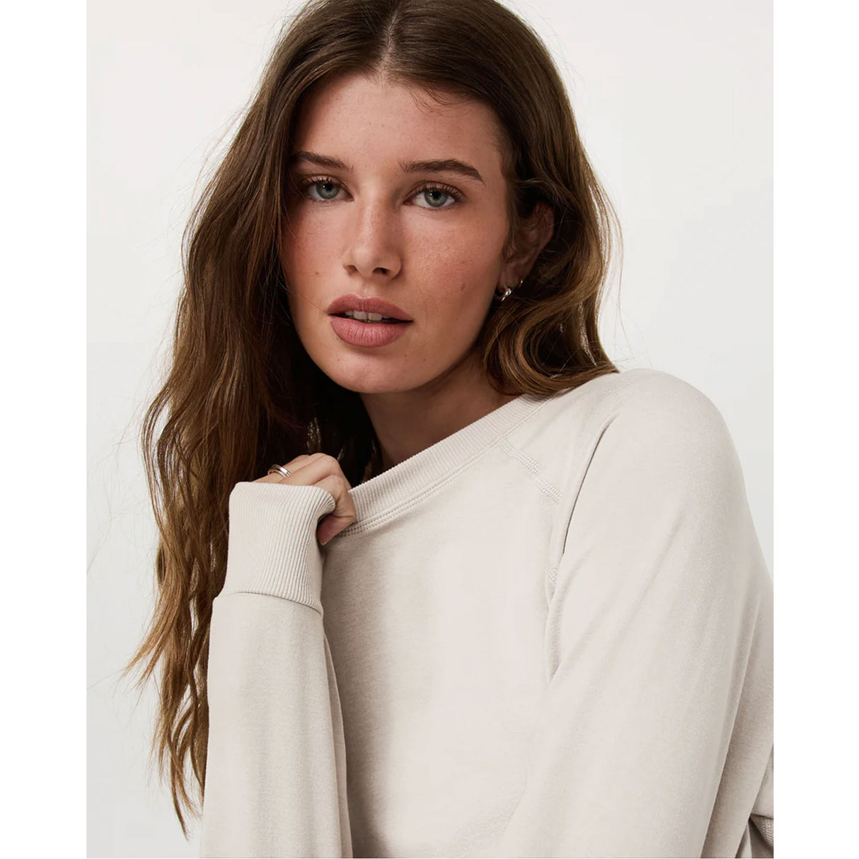 Vuori Halo Long Sleeve Crew (Women) - Ecru Heather Apparel - Top - Sweatshirt - The Heel Shoe Fitters