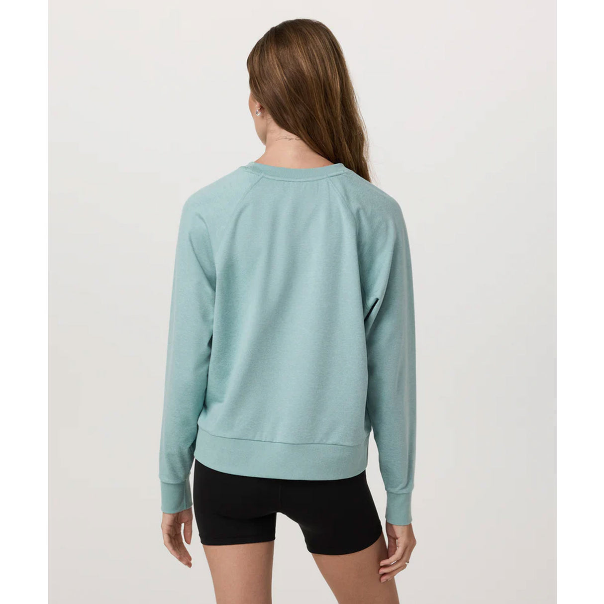 Vuori Halo Long Sleeve Crew (Women) - Sea Glass Heather Apparel - Top - Sweatshirt - The Heel Shoe Fitters