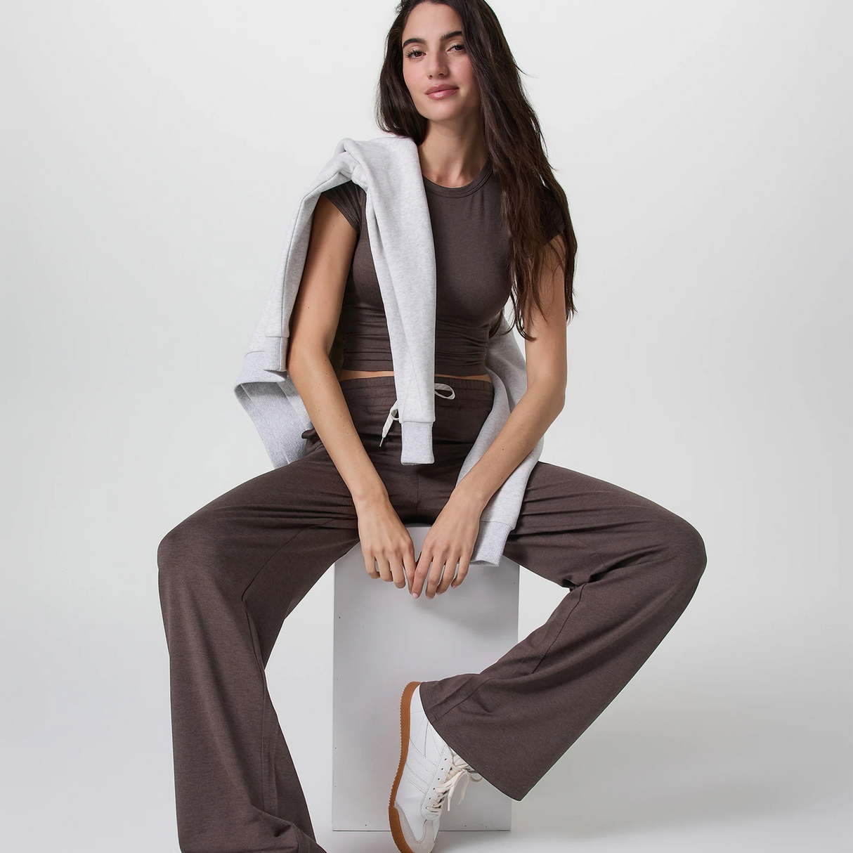 Vuori Halo Essential Wideleg Pant (Women) - Java Heather