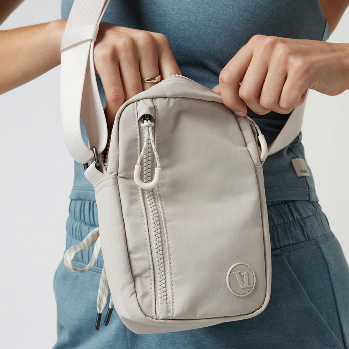Vuori All Around Crossbody Bag - Ecru