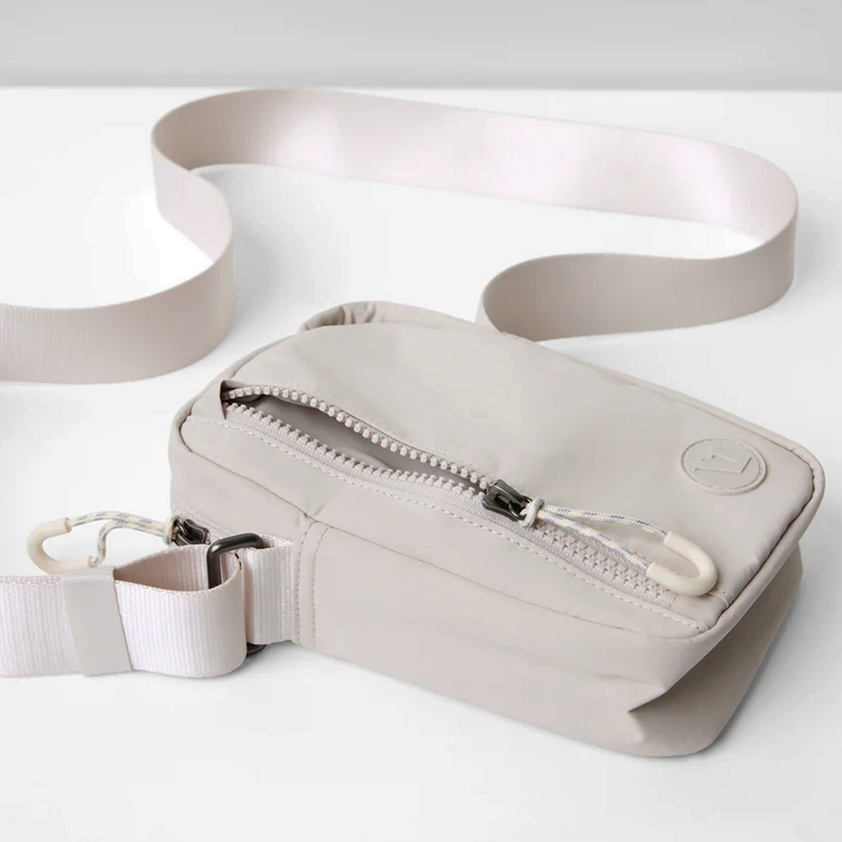 Vuori All Around Crossbody Bag - Ecru