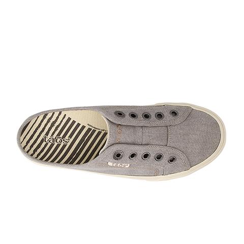 Sperry lounge deals wharf slip on